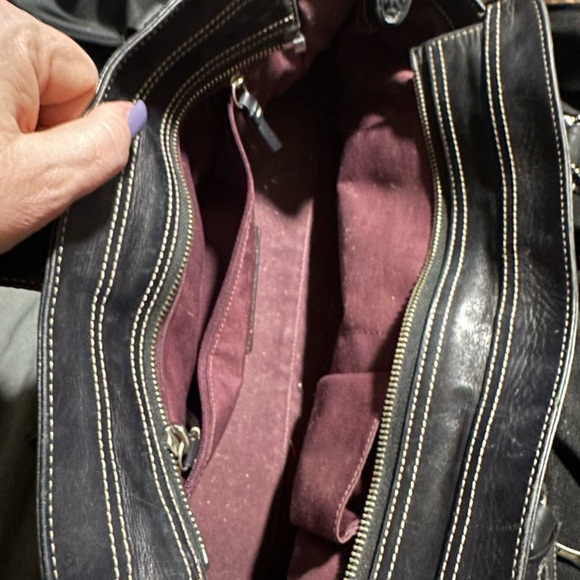 Black Coach bag with burgundy lining - Picture 3 of 13